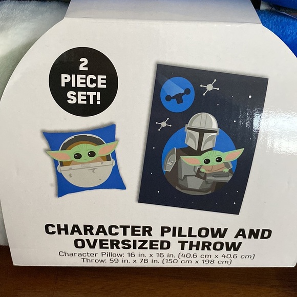 Star Wars Mandalorian Character Pillow and Oversized Throw - Picture 4 of 12
